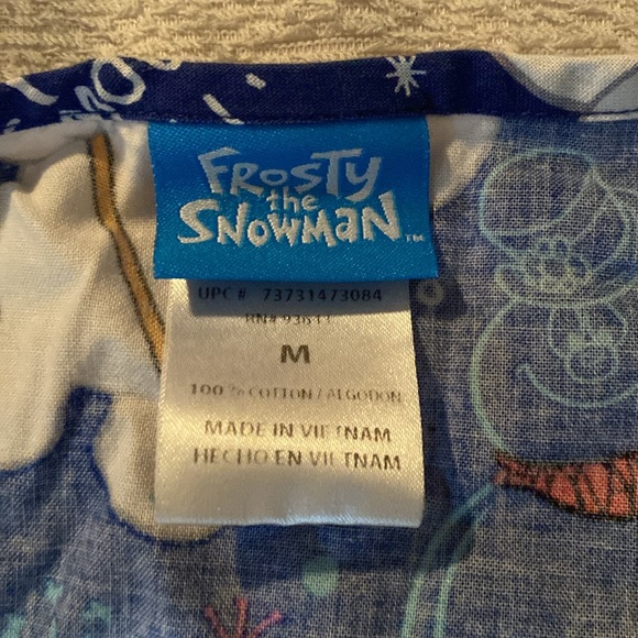 Woman’s Frosty the Snowman scrub top size medium - Picture 5 of 7